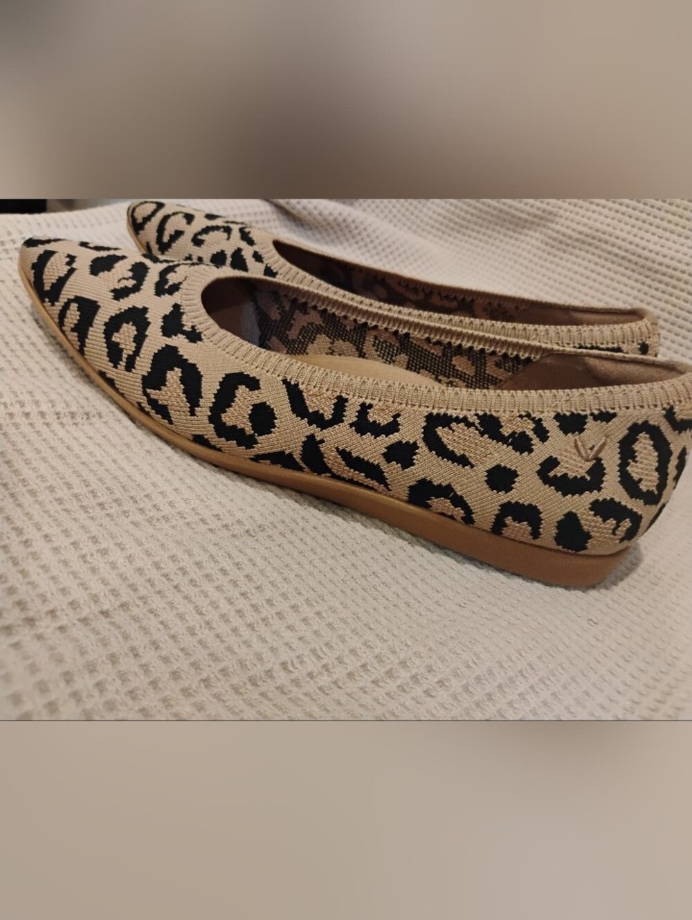 Vivaia Women’s Lightweight Pointed Toe Aria Walker Leopard Flats 39.5 / US 8.5 - Picture 2 of 12